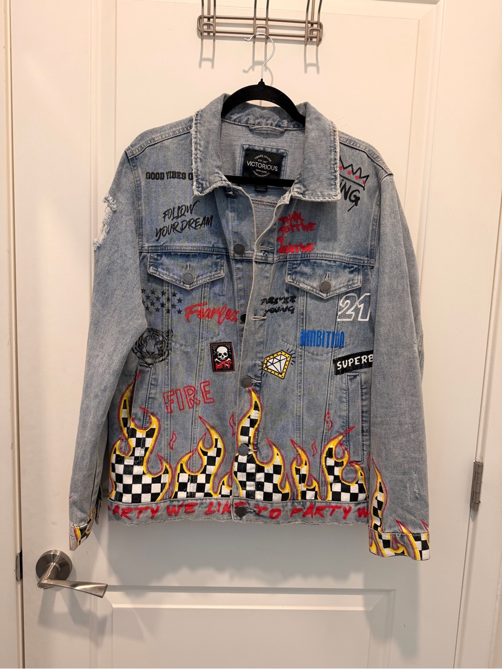 Victorious Men's Graphic Print Casual Party Denim
Jean Jacket Size S